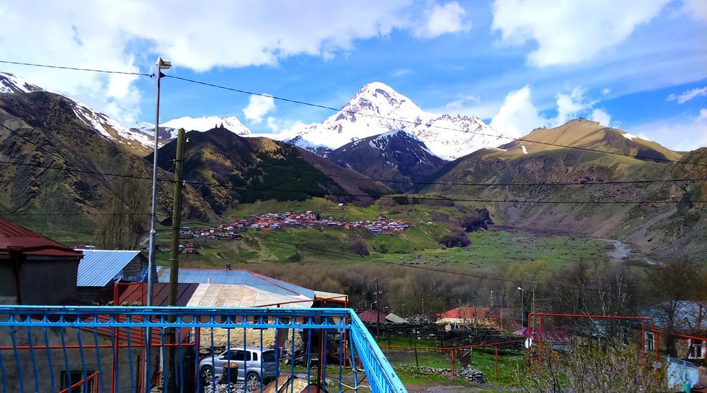 Blue Guesthouse Kazbegi Extérieur photo