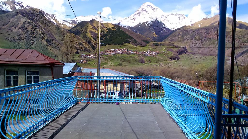 Blue Guesthouse Kazbegi Extérieur photo